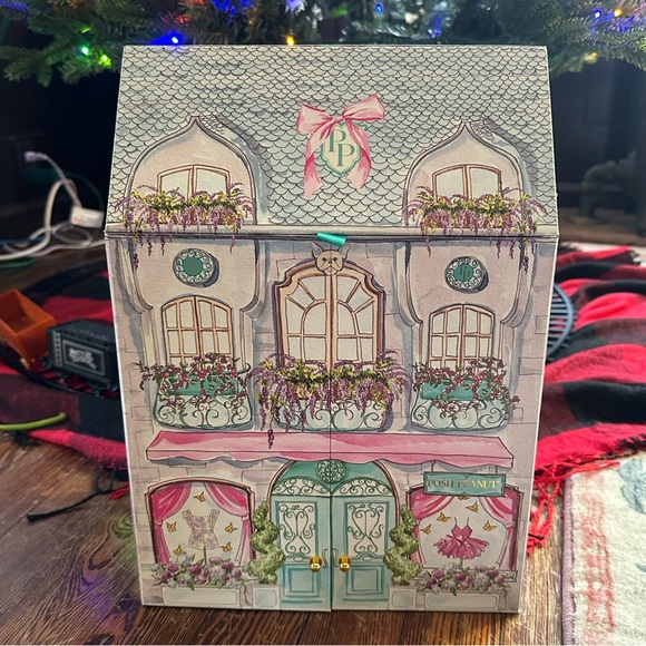 Posh Peanut Advent Calendar Blanket Day Two Muslin Patoo - Los Angeles print - Picture 2 of 5